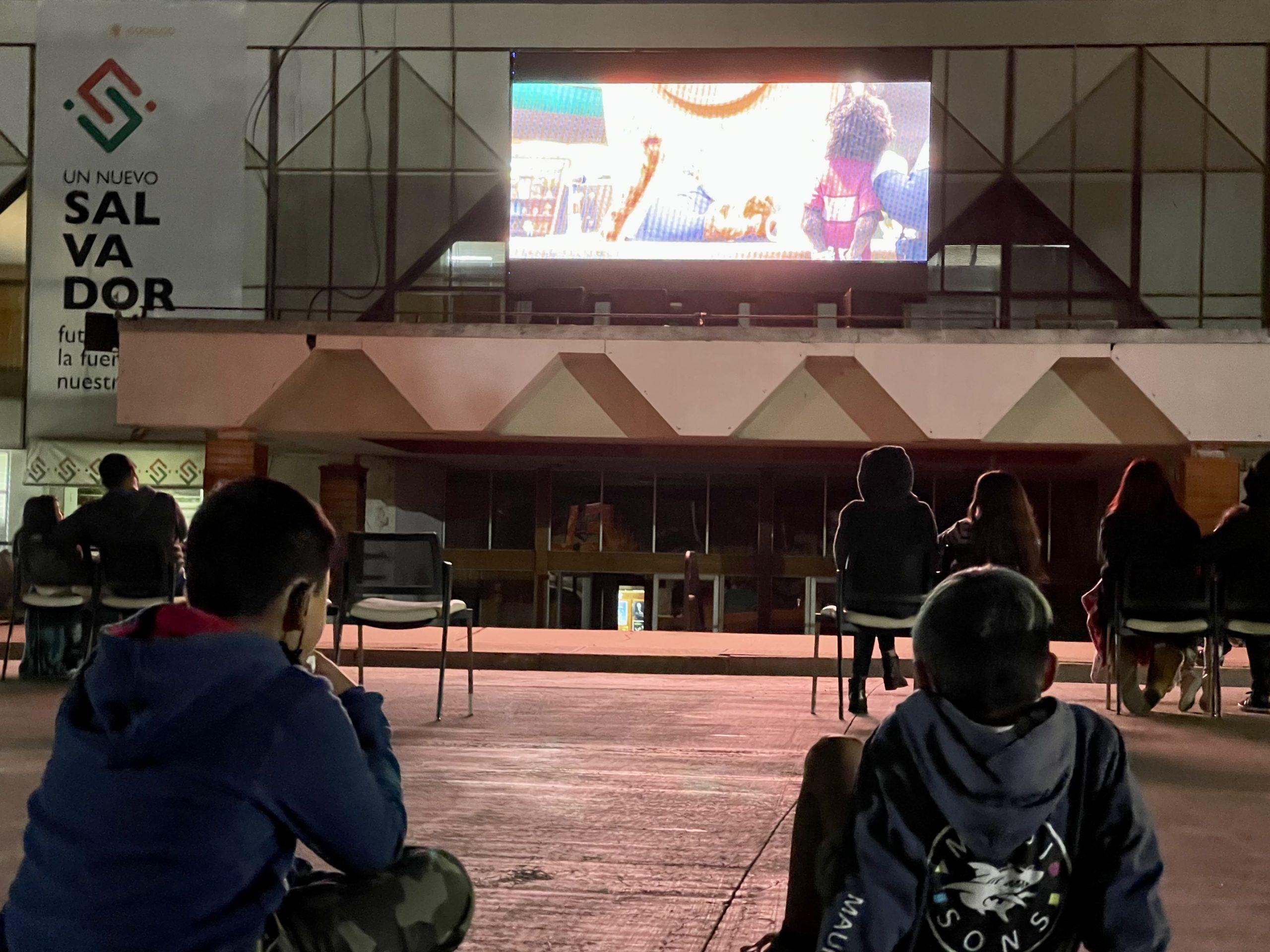 Familias de El Salvador disfrutaron de exitoso programa de Cine Bajo las Estrellas durante este verano 1 IMG 4398 scaled