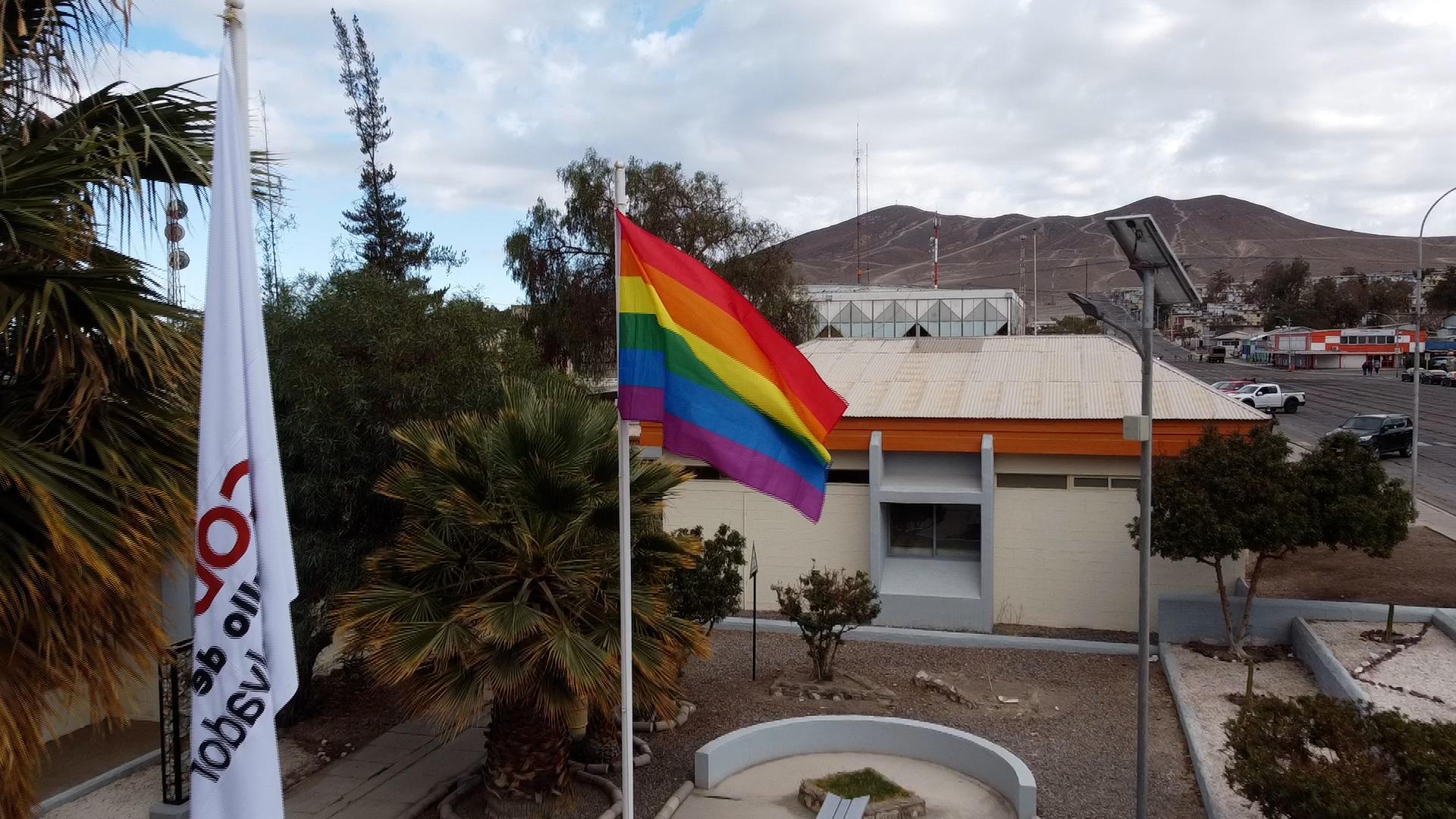 Codelco Salvador hace flamear por primera vez en su historia la bandera de la diversidad 1 fOTO bANDREA