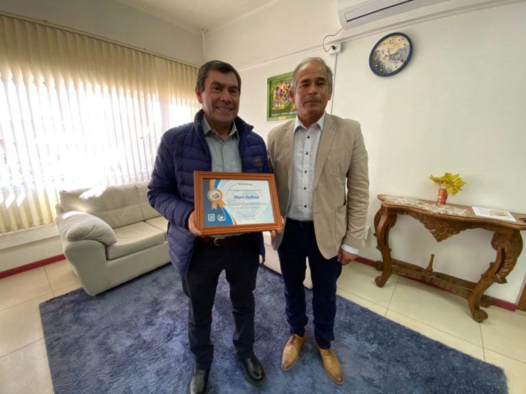 Municipio de Diego de Almagro reconoció a trabajador de Codelco Salvador por su destacada trayectoria minera 1 Foto Nabor y Alcalde