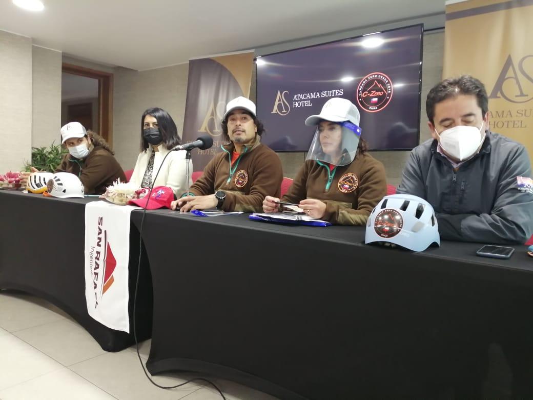 Se dio inicio a la travesía que realizarán cinco montañistas de escalar 18 cumbres sobre los seis mil metros en la cordillera de Atacama. 1 cordada zero 1