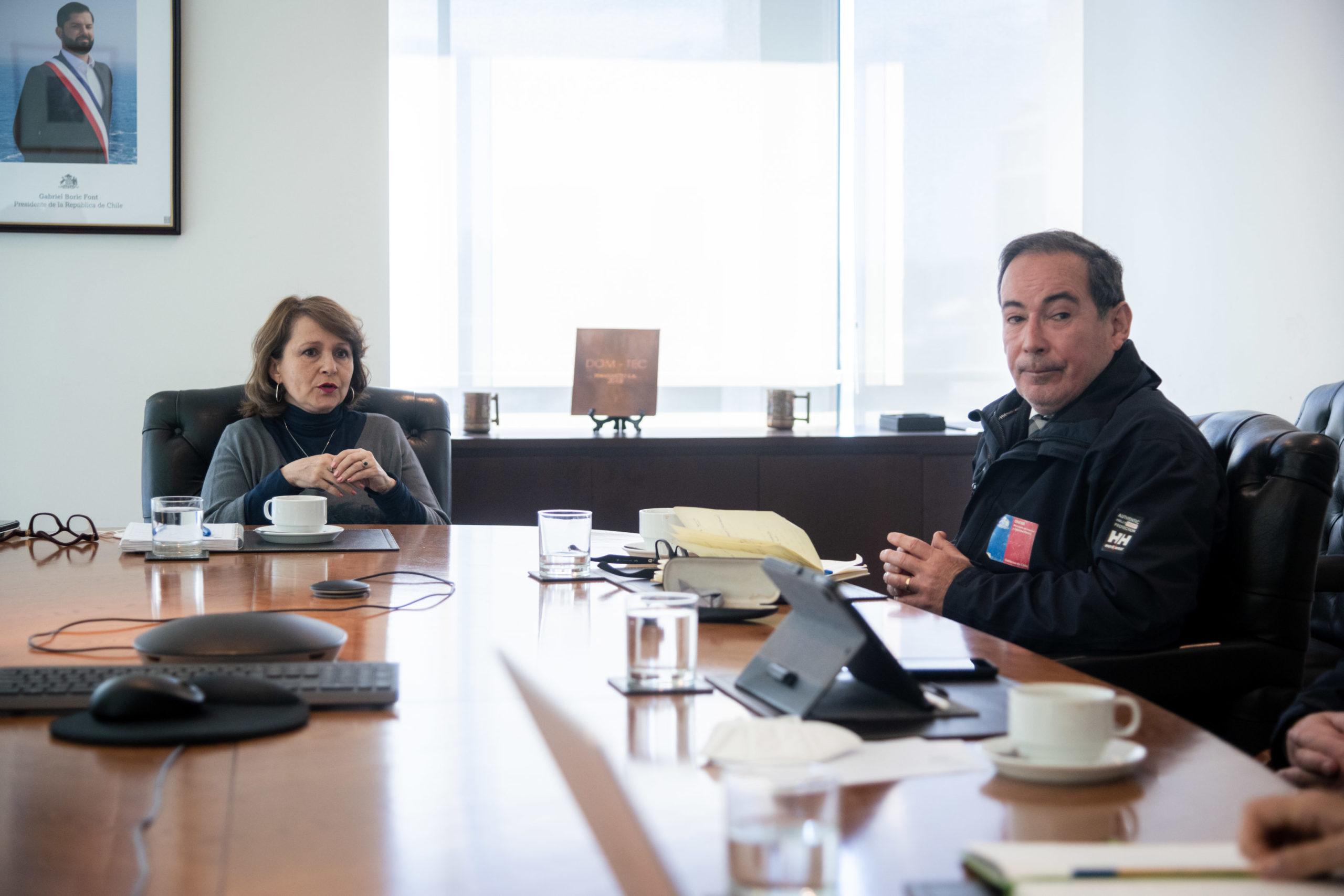 Ministerio de Minería inicia trabajo para crear plan sectorial ante eventuales emergencias geológicas y mineras 1 Reunion Onemi 02 scaled