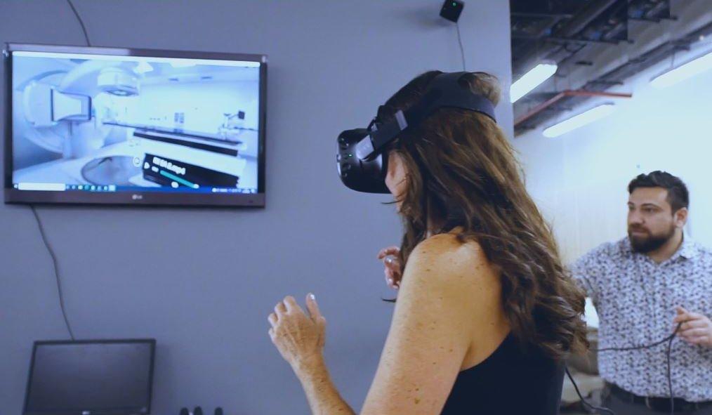 CÓMO LA TECNOLOGÍA Y LA INTELIGENCIA ARTIFICIAL ESTÁN AYUDANDO A LA MEDICINA EN CHILE 1 Realidad virtual