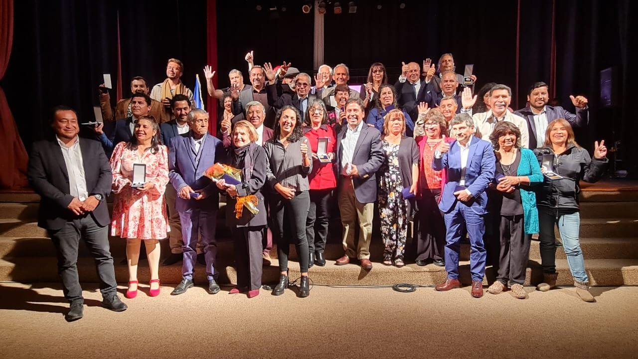 La entrega de la medalla Pedro León Gallo en reconocimiento a 24 mujeres y hombres de la región marcó ceremonia del día de Atacama 1 FOTO1