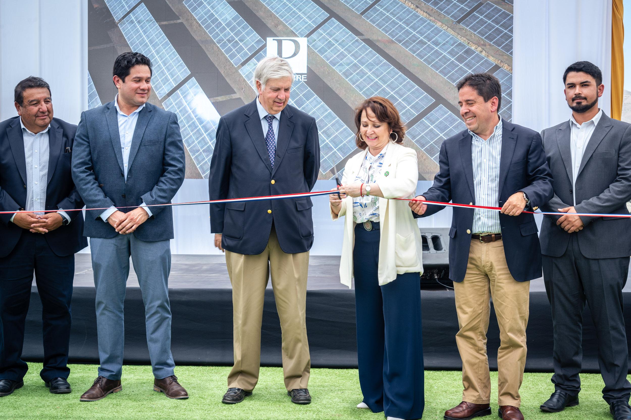 Ministra Hernando inaugura primera planta fotovoltaica construida sobre un tranque de relave cerrado en Atacama 1 Planta fotovoltaica MinMineria 2
