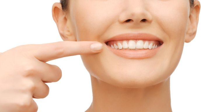 Cáncer oral: 6 señales de alerta que te ayudarán en su prevención 3 alba clinica dental encias sanas 03