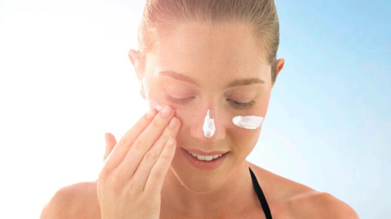 5 TIPS PARA CUIDAR LA PIEL DE LA RADIACIÓN SOLAR Y EL MÉTODO “ABCDE” PARA ADVERTIR RIESGOS CANCERÍGENOS 5 portada bloqueador