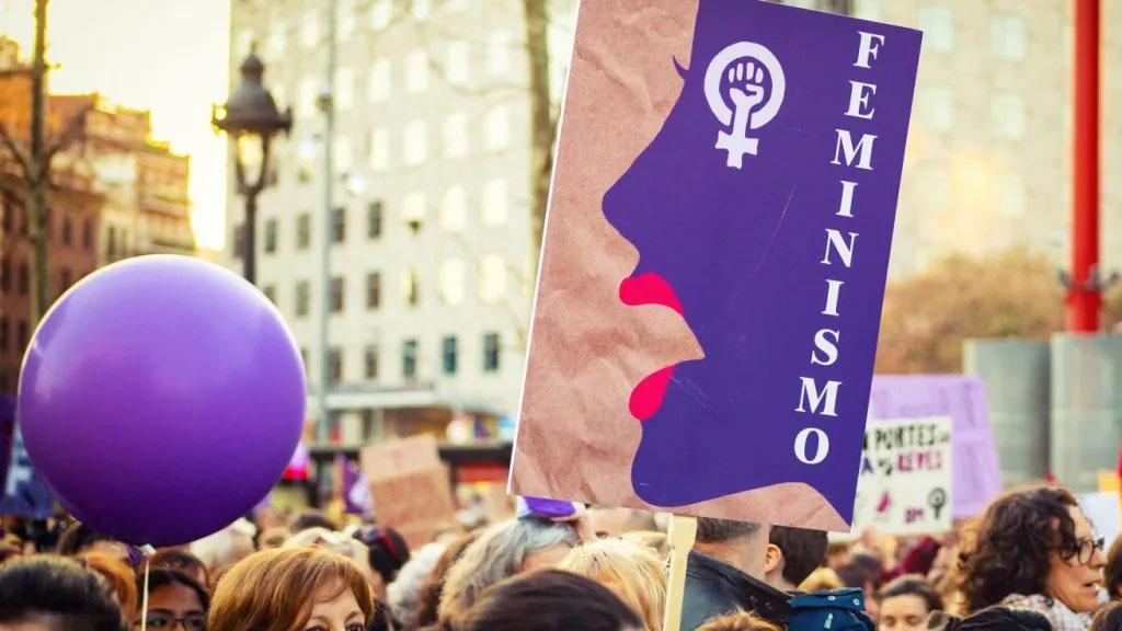 ¿Por qué se conmemora el 8 de marzo el Día Internacional de la Mujer? ¿Cuál es su origen e historia? 1 MUJER MUJER