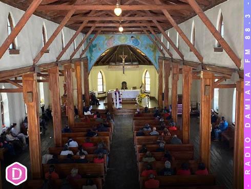 La Iglesia Nuestra Señora del Carmen de Potrerillos, acogió a sus fieles, que con tanta alegría llegan a dar las gracias por su pueblo. 5 PORTADA POTRERILLOS WEB