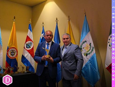 Alcalde de Diego de Almagro lidera en inclusión social y se alza como referente latinoamericano 1 PREMIO ALCALDE WEB