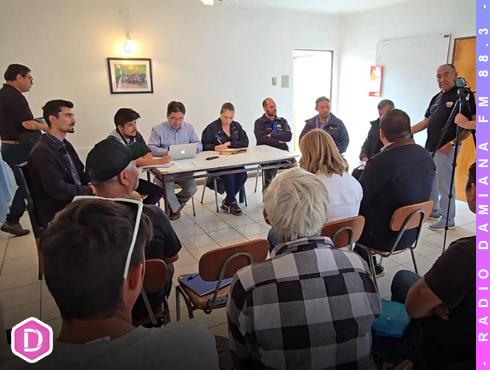 GOBERNADOR REGIONAL Y AUTORIDADES SE REÚNEN CON PESCADORES ARTESANALES DE CHAÑARAL AFECTADOS POR MAREJADAS ANORMALES 8 PESCADORES WEB