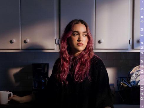 La ganadora de Latin Grammy, Ela Taubert, lanza su nuevo sencillo, “¿Es en serio?” 2 ELA PAGINA