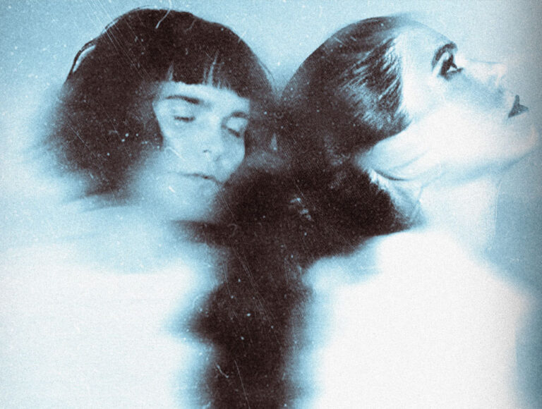 Javiera Mena y Camila Moreno se unen en una nueva versión de “Cuando Respiro En Tu Boca” 27 MUSICA CAMILA