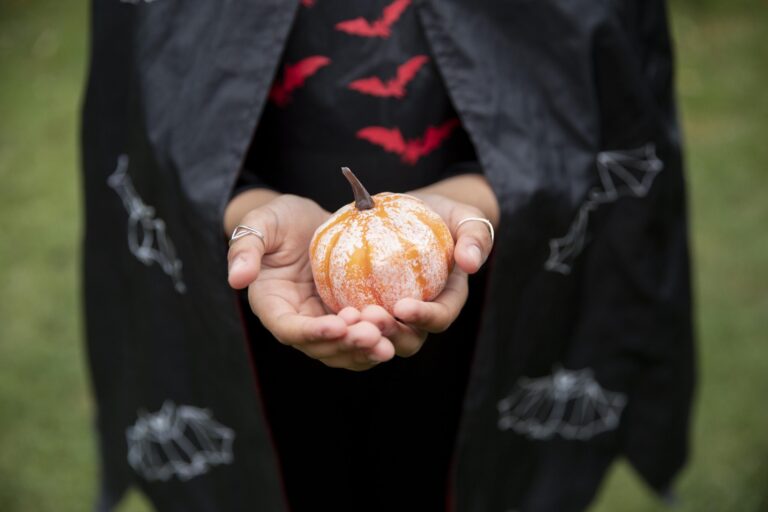 Disfruta Halloween de manera eco amigable con estos sencillos consejos 2 nino disfrazado de diablo lindo pero aterrador