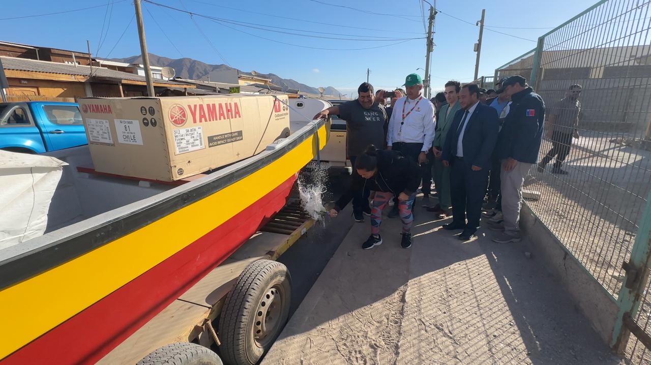 Codelco Salvador hizo entrega de nueva embarcación a pescadores de Punta Achurra 1 Foto 1 Punta Achurra