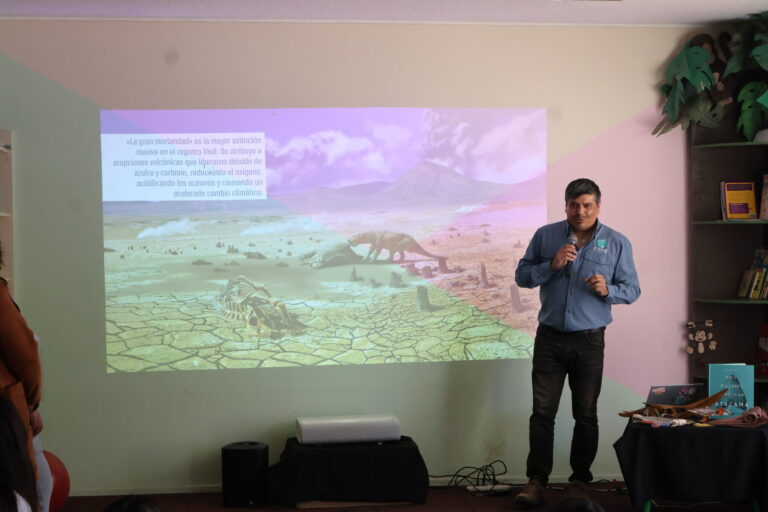 Diego de Almagro fue escenario del lanzamiento del libro “Hace millones de años en Atacama” 2 IMG 1050