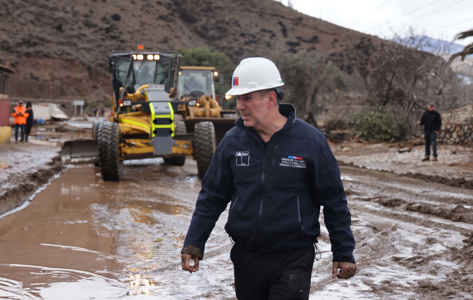 Biministro Louis de Grange: “No dejaremos de trabajar hasta recuperar la conectividad en las regiones de Atacama y Coquimbo” 1 BI MNISTRO DE GRANGE